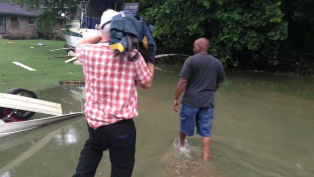 4-year-old and grandmother escape Miami Sinkhole 4-year-old and grandmother escape Miami Sinkhole