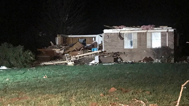 Storm kills at least two people in Kentucky Storm kills at least two people in Kentucky