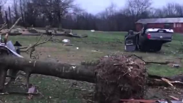 Severe storms, possible tornadoes rip through Southern Kentucky Severe storms, possible tornadoes rip through Southern Kentucky