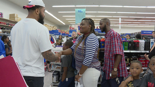 Former Vols Player Goes Shopping With Students